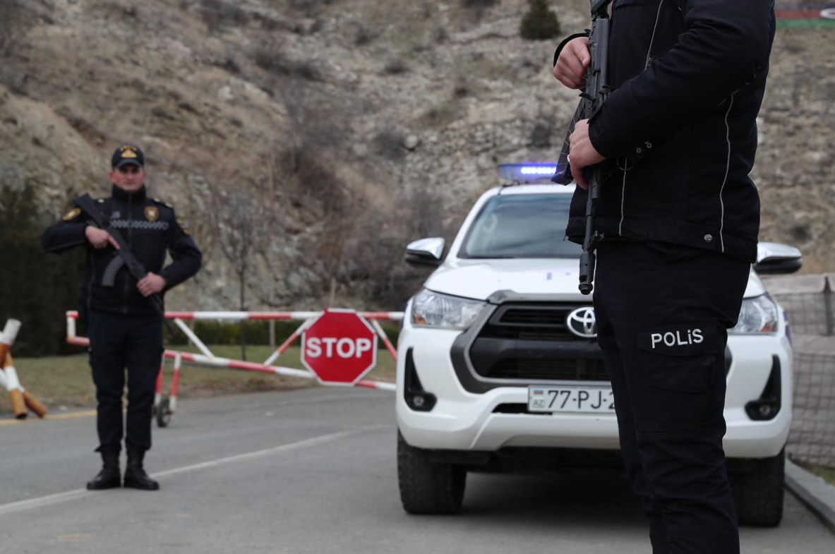 Xankəndidə əməliyyat: Kürəkən, qayınata və qayın saxlanıldı (FOTO)